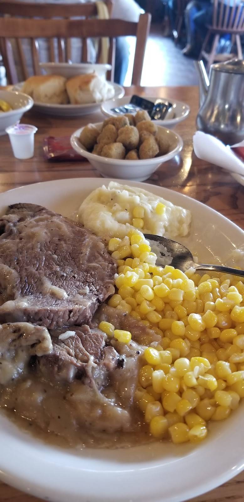 Cracker Barrel Old Country Store | restaurant | 429 E Margaret Dr, Terre Haute, IN 47802, USA | 8122356593 OR +1 812-235-6593