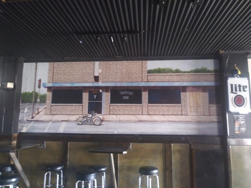 Skwurt Inn | restaurant | 3201 NE Adams St, Peoria, IL 61603, USA | 3098392720 OR +1 309-839-2720