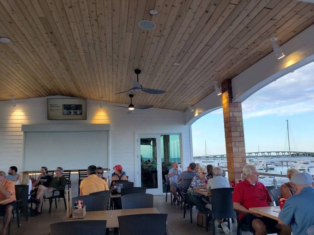 Crabbys Dockside Ft. Pierce | restaurant | 2 Avenue A, Fort Pierce, FL 34950, USA | 7722525672 OR +1 772-252-5672