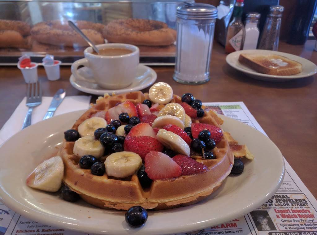 Fame Restaurant | restaurant | 1070 White Horse Ave, Trenton, NJ 08610, USA | 6095851372 OR +1 609-585-1372