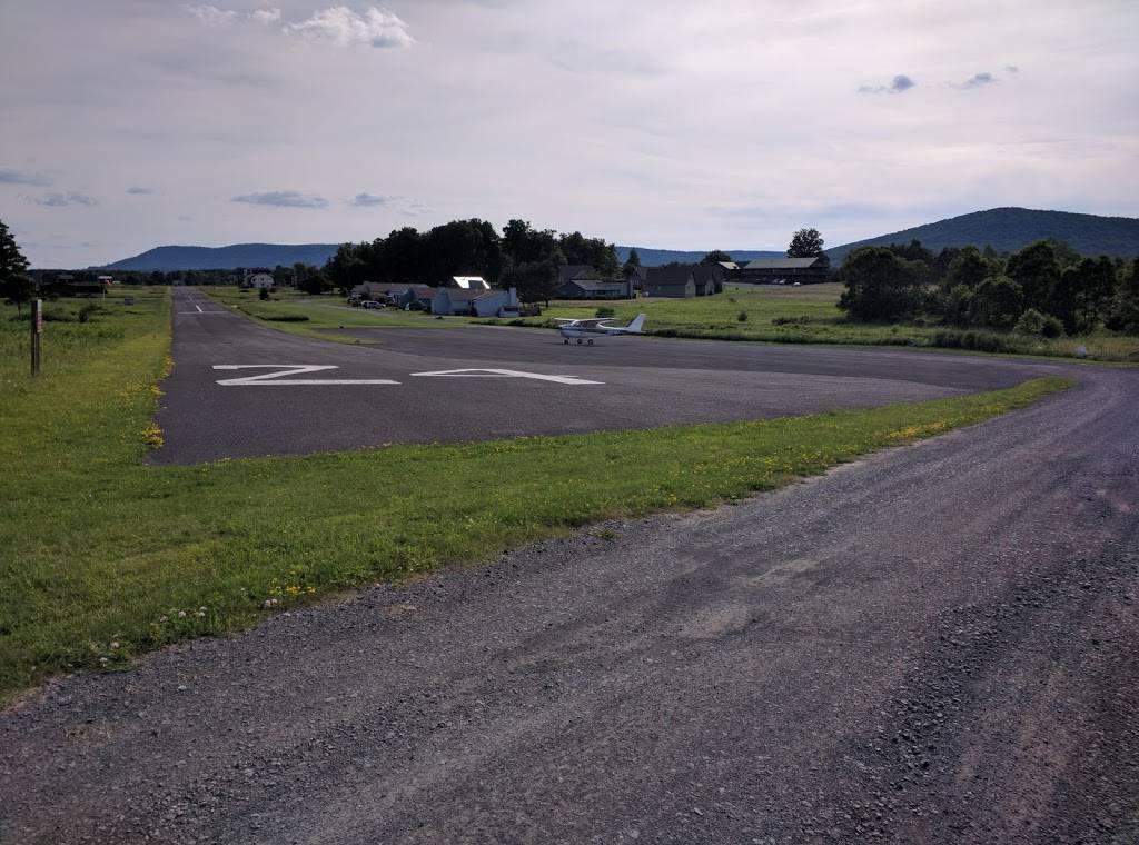 Clubhouse Grill | restaurant | 230 Main Lodge Rd, Davis, WV 26260, USA | 3048664121 OR +1 304-866-4121