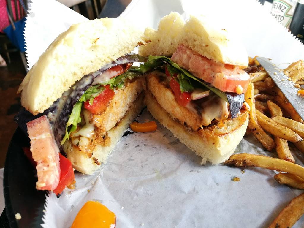 Maniacs | restaurant | 99 Seaboard Ln # 500, Brentwood, TN 37027, USA | 6153702803 OR +1 615-370-2803