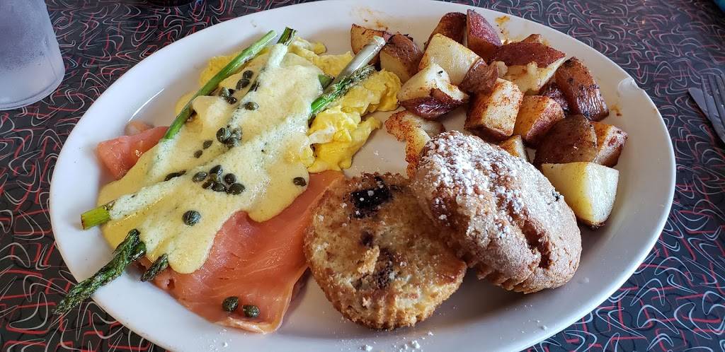 Triangle Diner LLC | restaurant | 400 Maple Ave, Saratoga Springs, NY 12866, USA | 5185836368 OR +1 518-583-6368