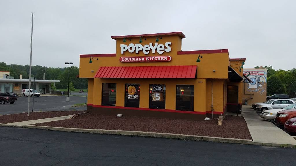 Popeyes Louisiana Kitchen | restaurant | 1141 MacArthur Rd, Whitehall, PA 18052, USA | 6103510334 OR +1 610-351-0334