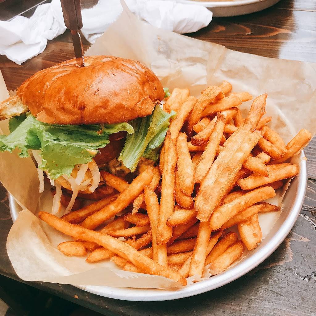 Stellas Lounge | night club | 53 Commerce Ave SW, Grand Rapids, MI 49503, USA | 6167424444 OR +1 616-742-4444