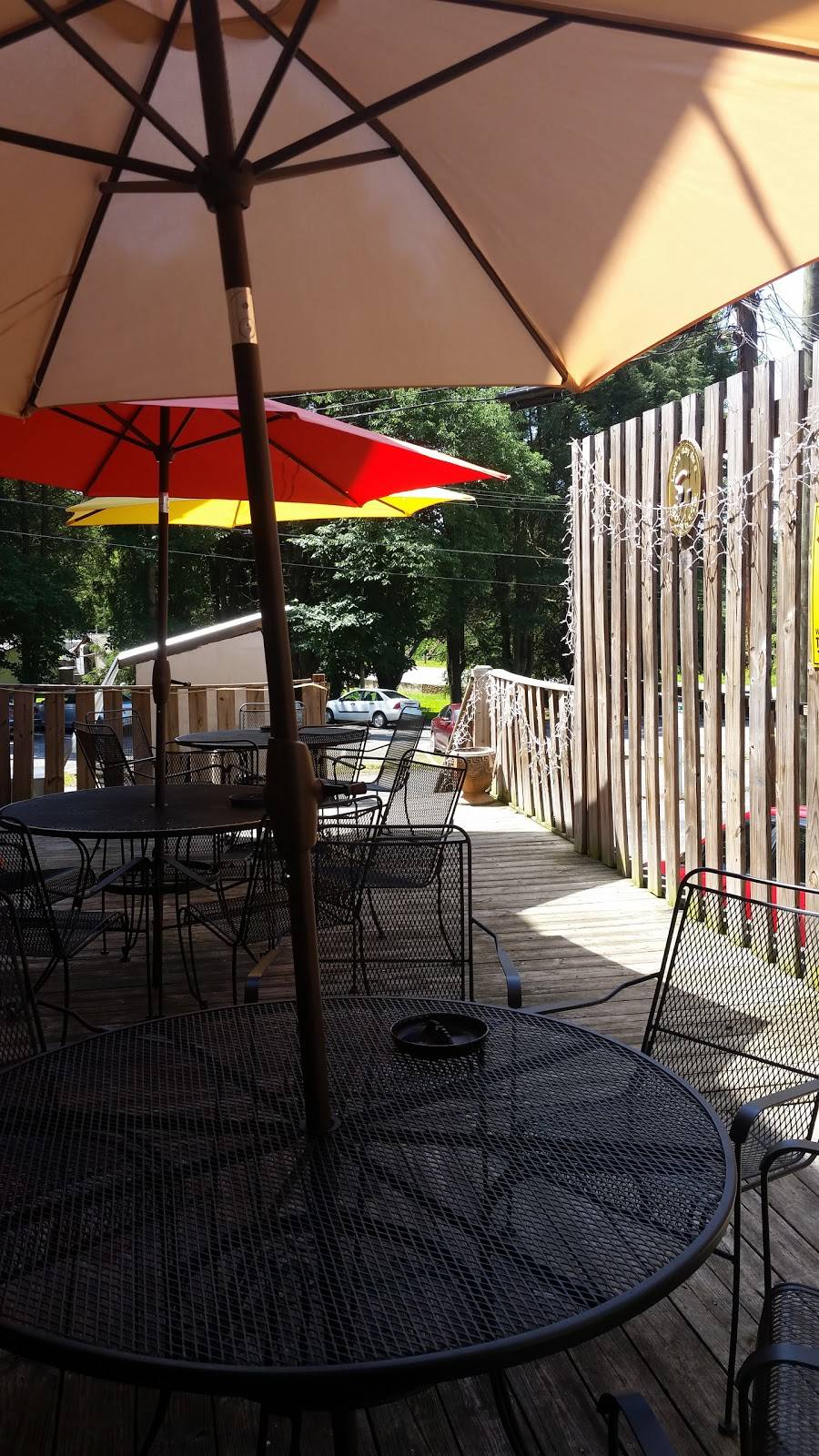 Fiddles Pub | restaurant | 223 W Main St, Elkin, NC 28621, USA | 3365274782 OR +1 336-527-4782