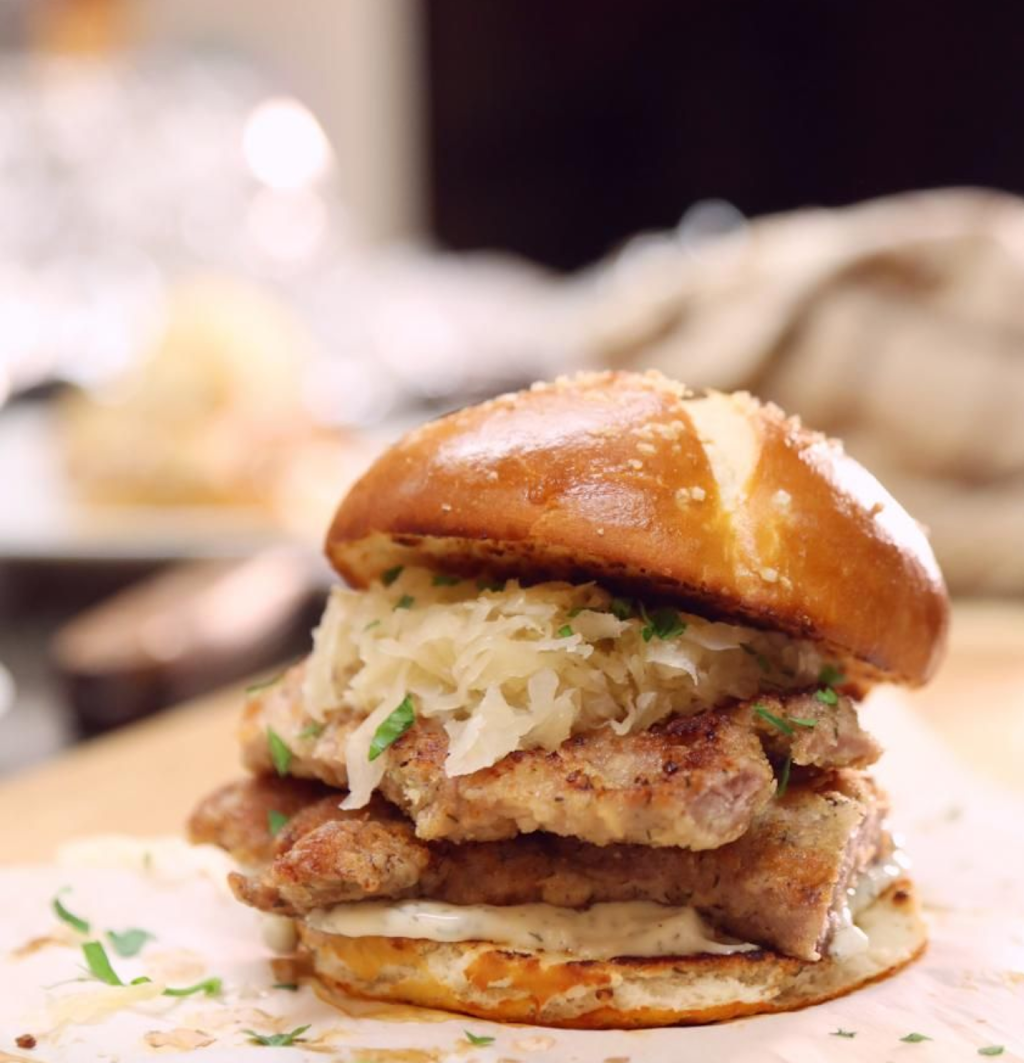 The Underground Restaurant | restaurant | 15 Scott St, Kitchener, ON N2H 2P6, Canada | 5192082500 OR +1 519-208-2500