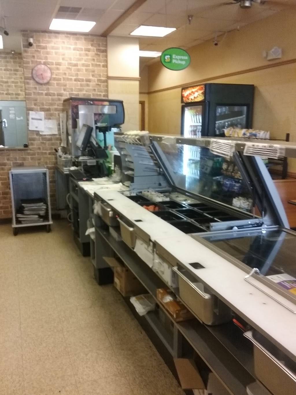 Subway Restaurants | restaurant | 300 Pantops Center, Charlottesville, VA 22911, USA | 4349840652 OR +1 434-984-0652