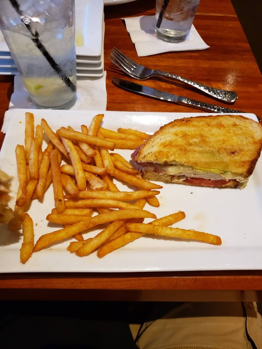 Pepperoni Grill Edmond | restaurant | 1000 W Covell Rd, Edmond, OK 73003, USA | 4052855454 OR +1 405-285-5454