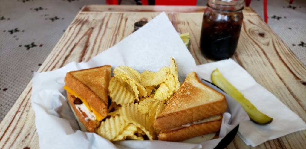 Farm Luck Soda Fountain & Dry Goods | restaurant | 109 W Franklin St #119, Waxahachie, TX 75165, USA | 2149038021 OR +1 214-903-8021