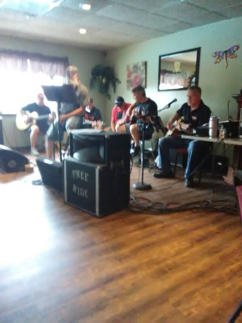 Docks Grill At Pirates Cove Marina | restaurant | 9607, 9170 Horseshoe Island Rd, Clay, NY 13041, USA | 3159340002 OR +1 315-934-0002