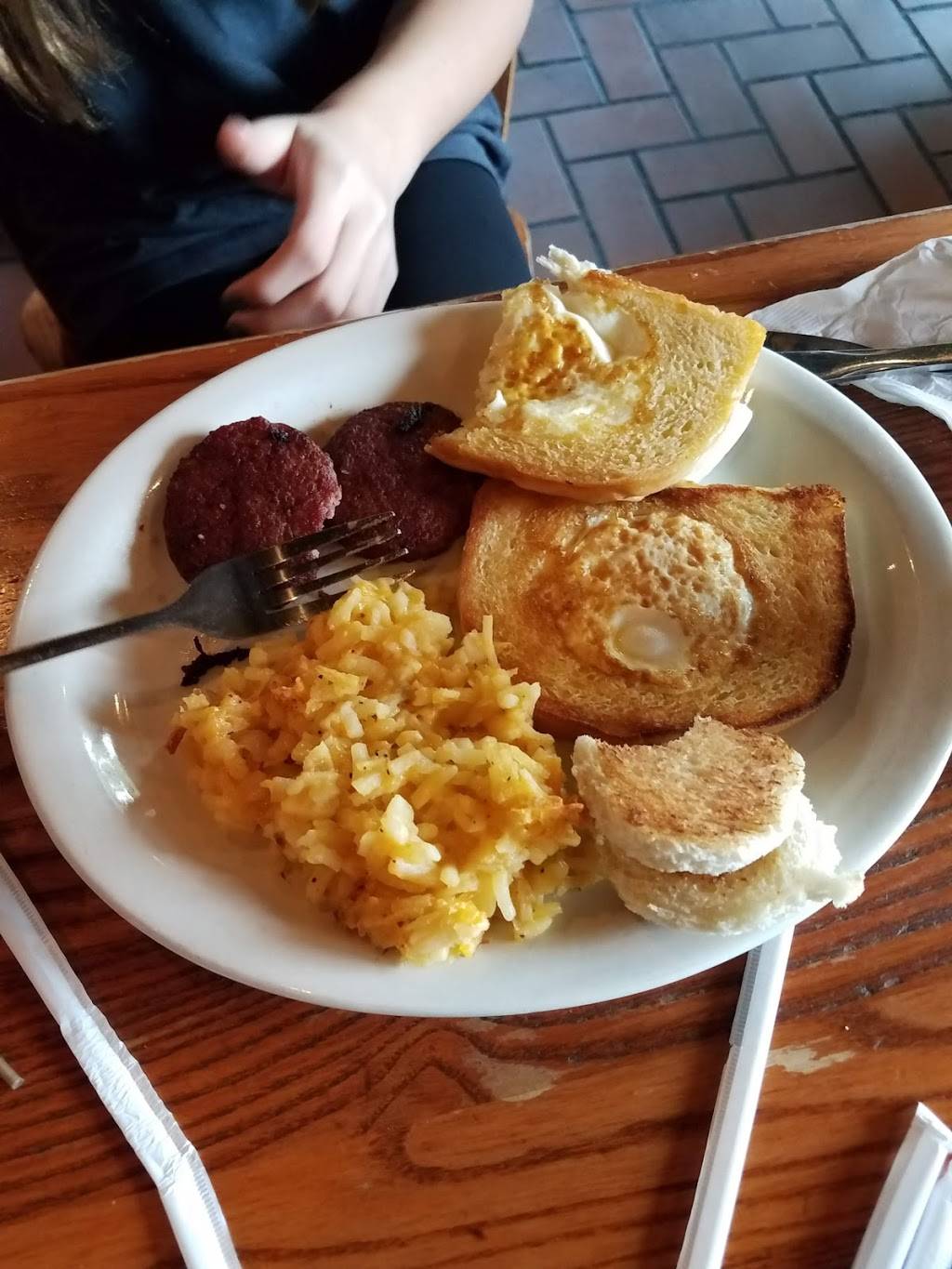 Cracker Barrel Old Country Store | restaurant | 4010 Richard Joseph Blvd, Joplin, MO 64804, USA | 4177829696 OR +1 417-782-9696