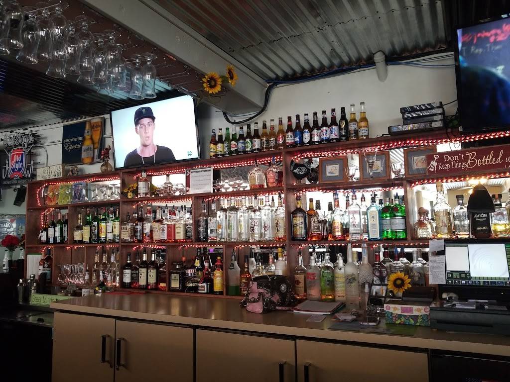 Country House Restaurant | restaurant | 194 E Main St, Braidwood, IL 60408, USA | 8153906100 OR +1 815-390-6100