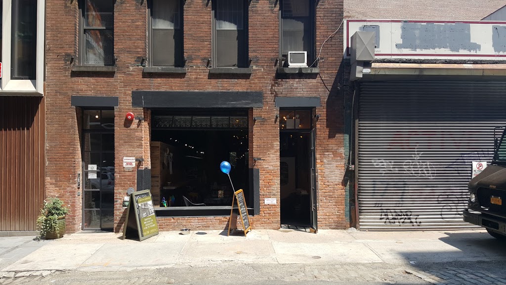 Lassen & Hennigs | restaurant | 177 Water St, Brooklyn, NY 11201, USA | 7188756272 OR +1 718-875-6272