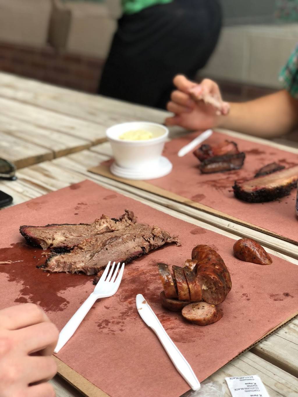 Zavalas Barbecue | restaurant | 421 W Main St, Grand Prairie, TX 75050, USA | 8173309061 OR +1 817-330-9061