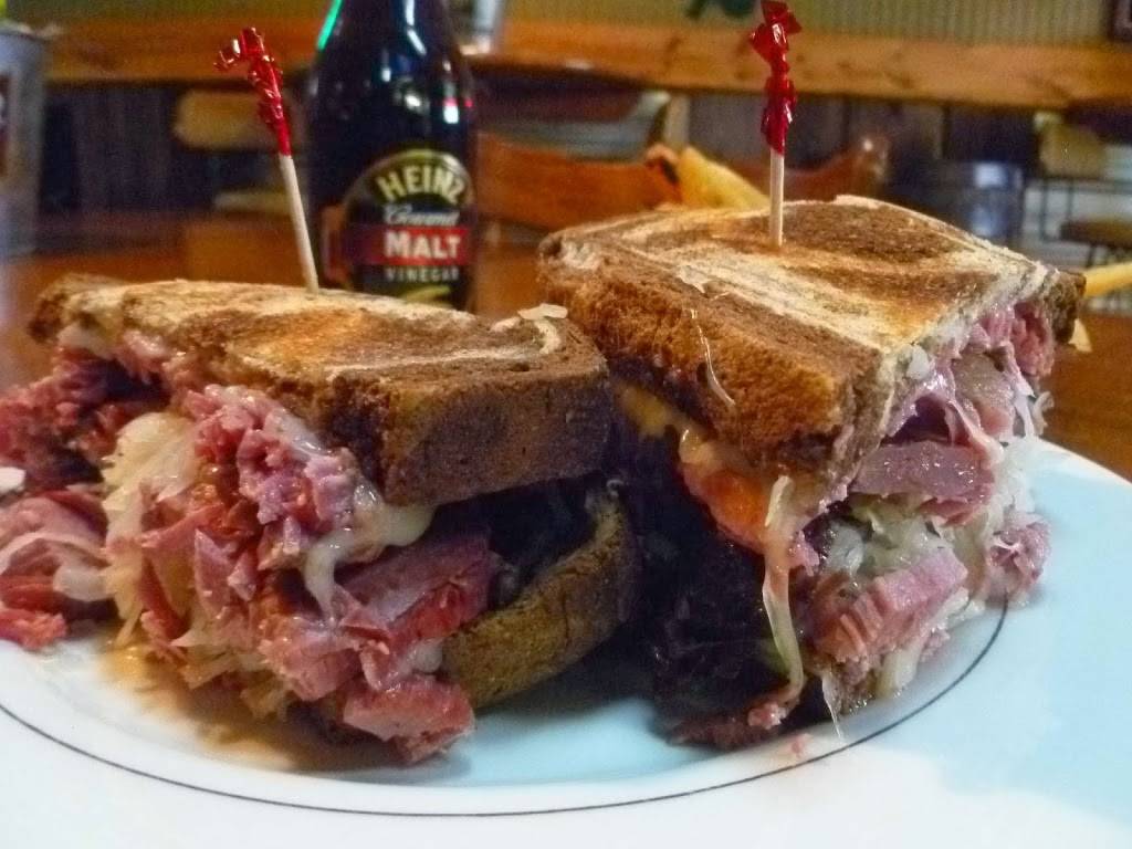 Mc Kiernans Irish Pub & Grill | restaurant | 2066 S 37th St, Milwaukee, WI 53215, USA | 4142266761 OR +1 414-226-6761