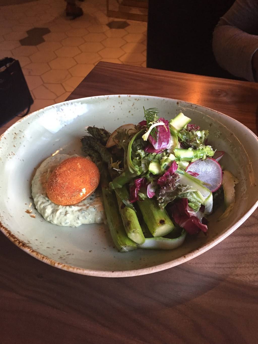 Columbus Tap | restaurant | N Columbus Dr, Chicago, IL 60601, USA | 3124449494 OR +1 312-444-9494