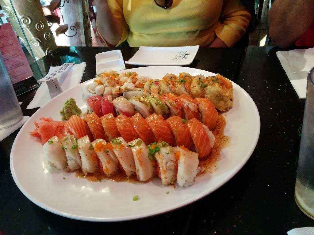 Love Sushi & Roll | restaurant | 24130 Lyons Ave, Newhall, CA 91321, USA | 6612556823 OR +1 661-255-6823