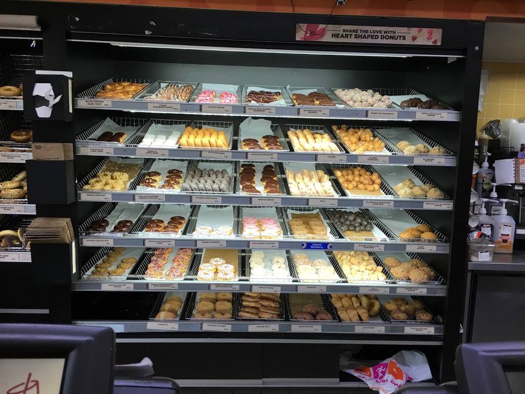 Dunkin Donuts | cafe | 2565 W Fullerton Ave, Chicago, IL 60647, USA | 7733842565 OR +1 773-384-2565