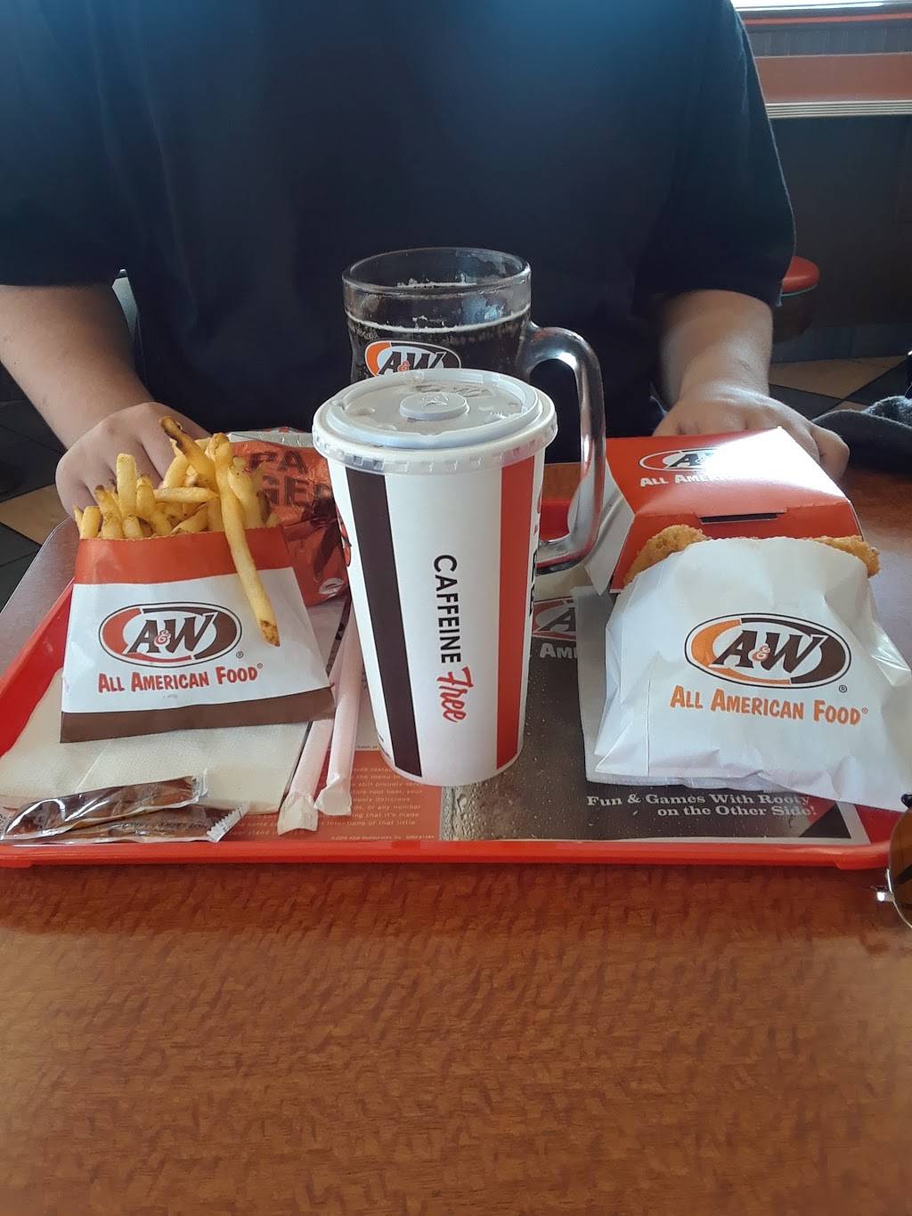 A&W Restaurant | restaurant | 301 N Willis St, Visalia, CA 93291, USA | 5596251513 OR +1 559-625-1513