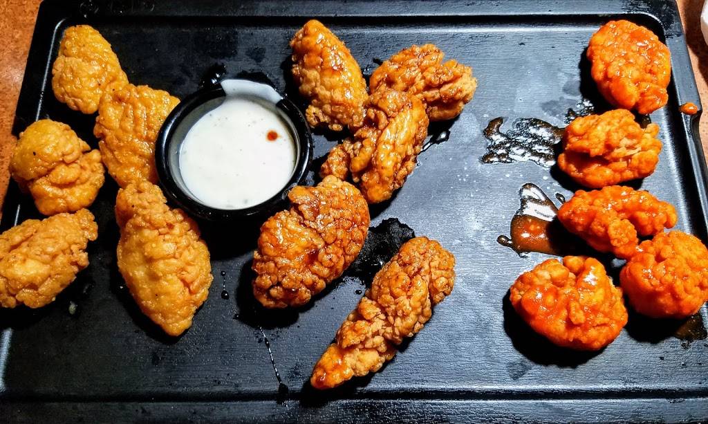 TGI Fridays | restaurant | 3535 Hempstead Turnpike, Levittown, NY 11756, USA | 5167961549 OR +1 516-796-1549