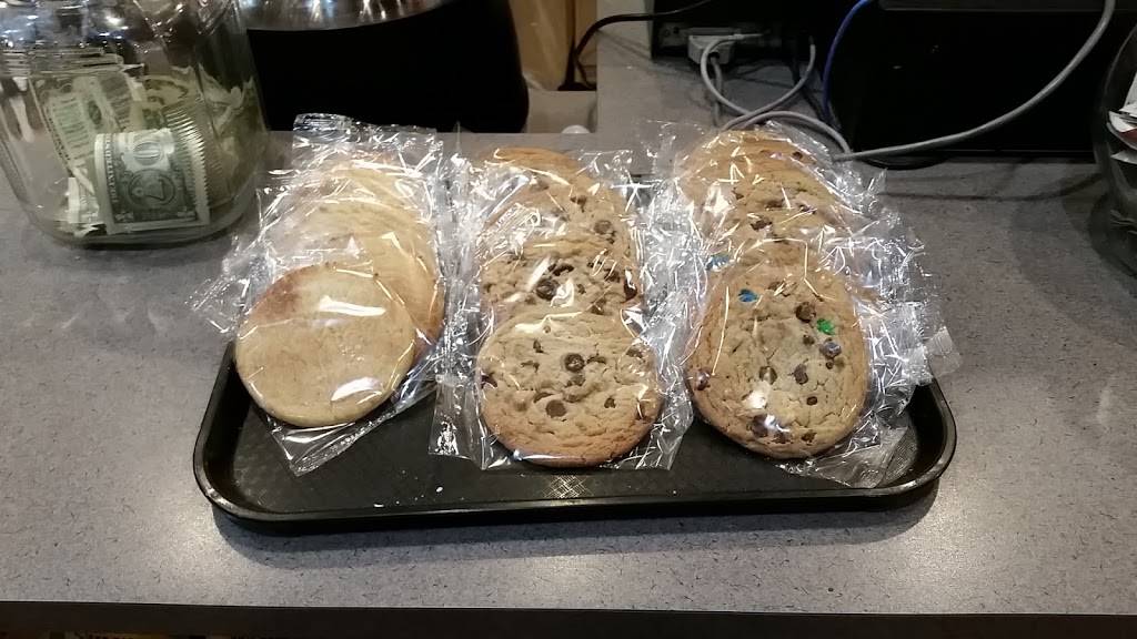 Gandolfos New York Deli | meal takeaway | 11901 Pacific St, Omaha, NE 68154, USA | 4026141135 OR +1 402-614-1135