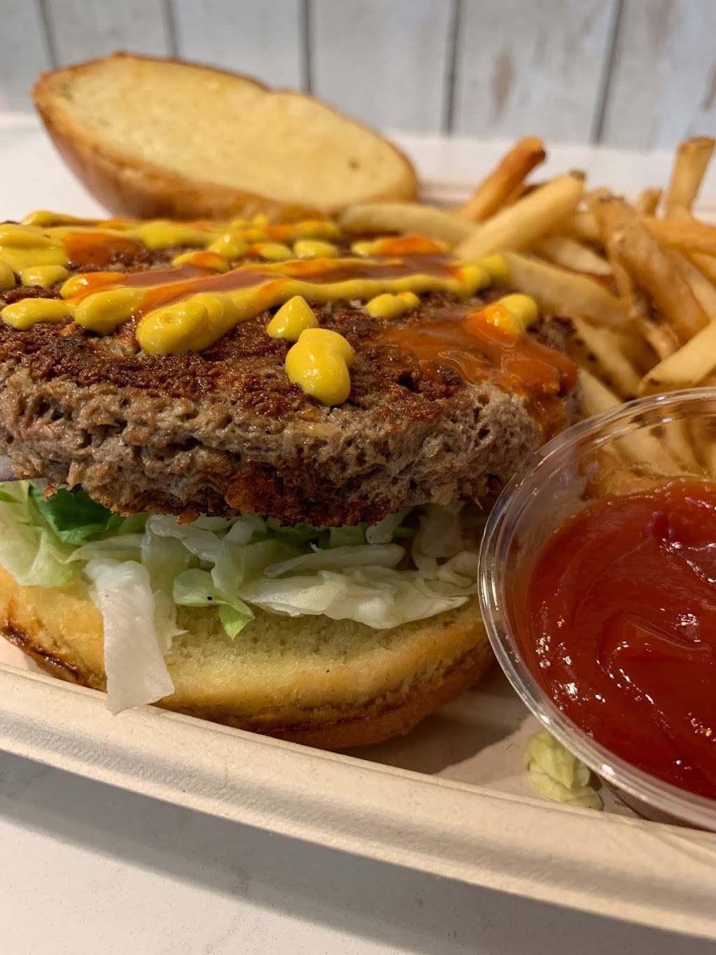 Summer House Santa Monica | restaurant | 10000 Ohare Way, Chicago, IL 60666, USA | 7736862200 OR +1 773-686-2200