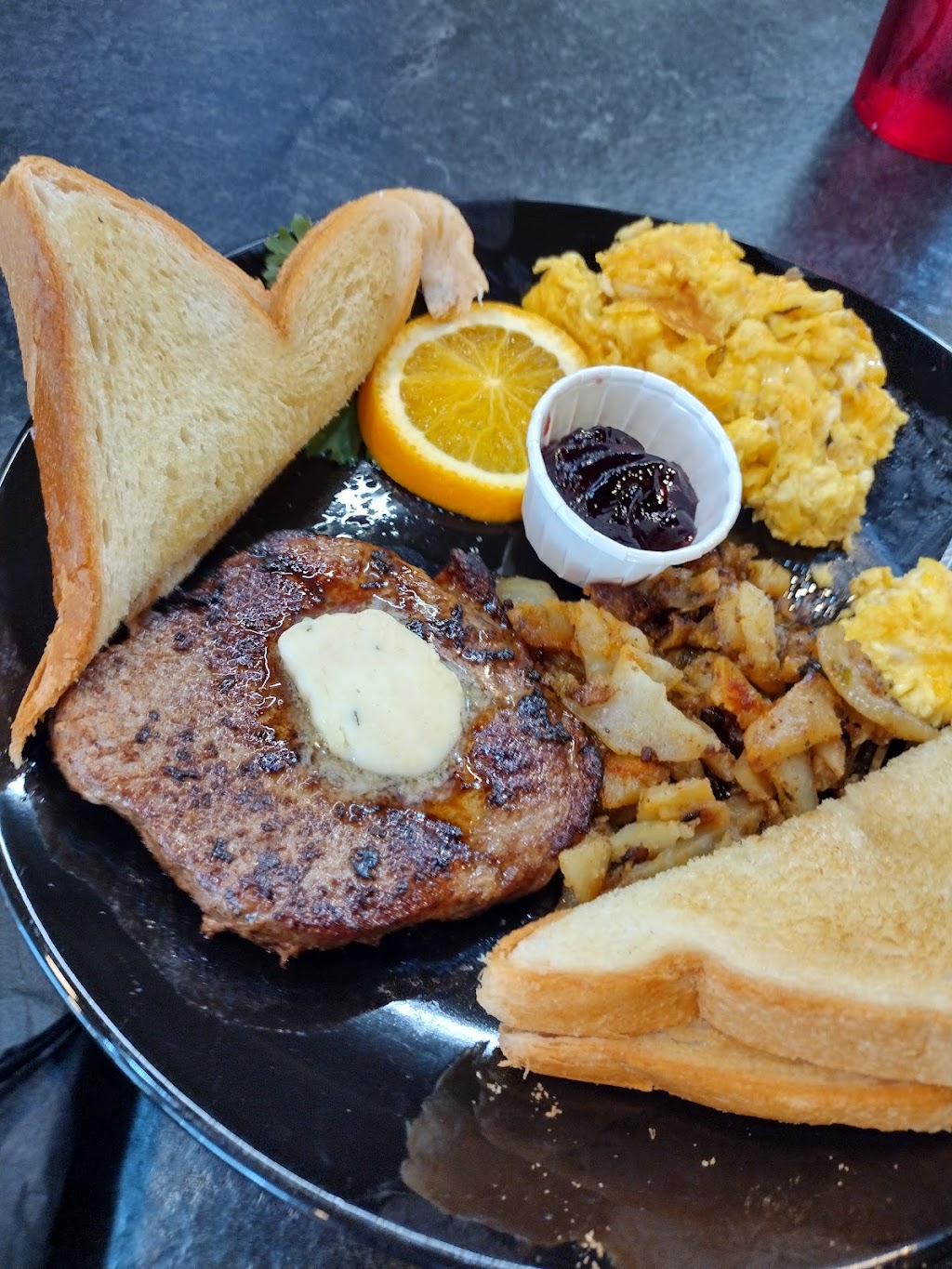 Hangry Houze | restaurant | 103b E Cloverleaf Dr, Emporia, VA 23847, USA | 4343683040 OR +1 434-368-3040