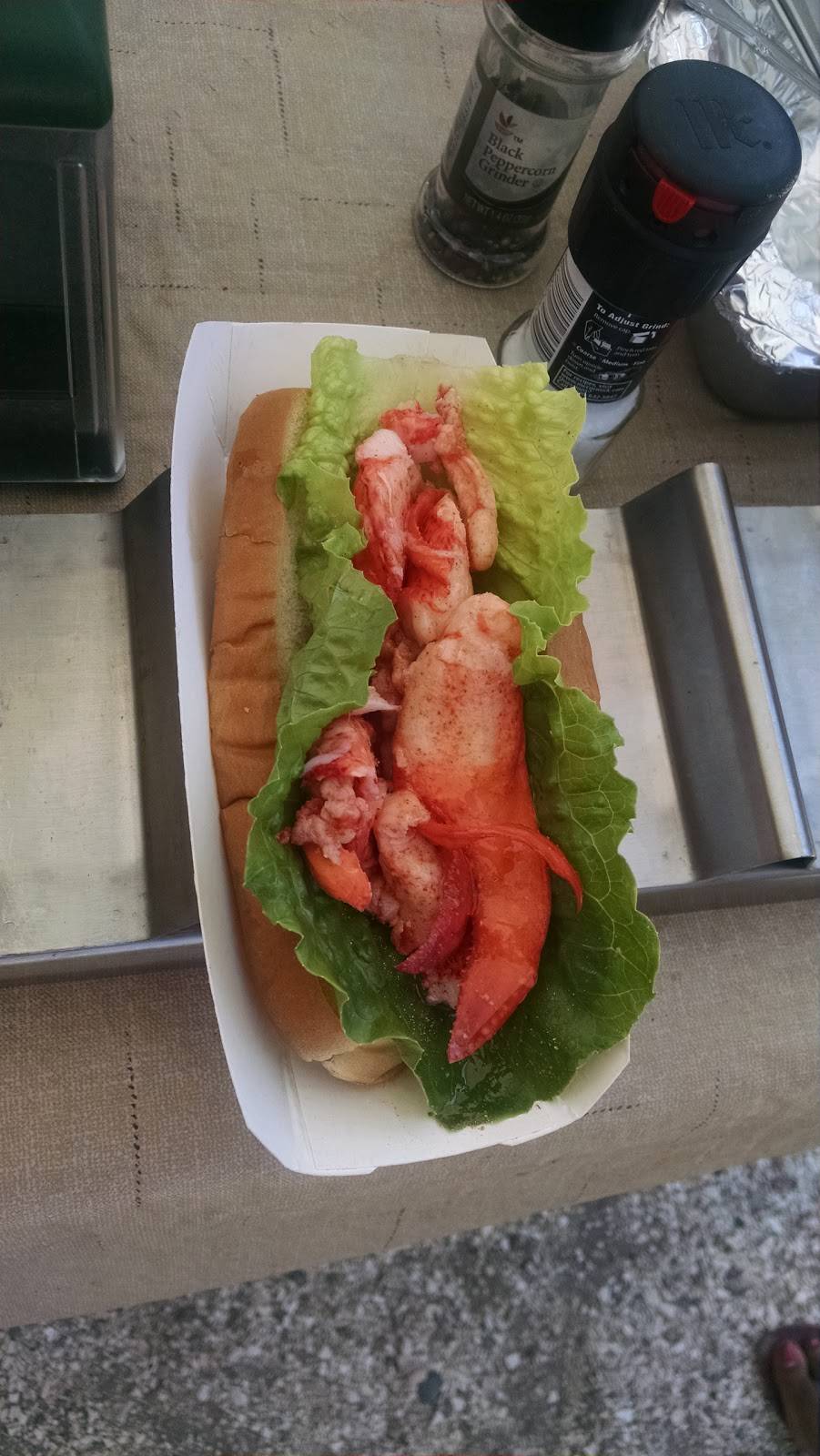 Barking Claw | restaurant | 29 Locust St, Falmouth, MA 02540, USA | 5083645068 OR +1 508-364-5068