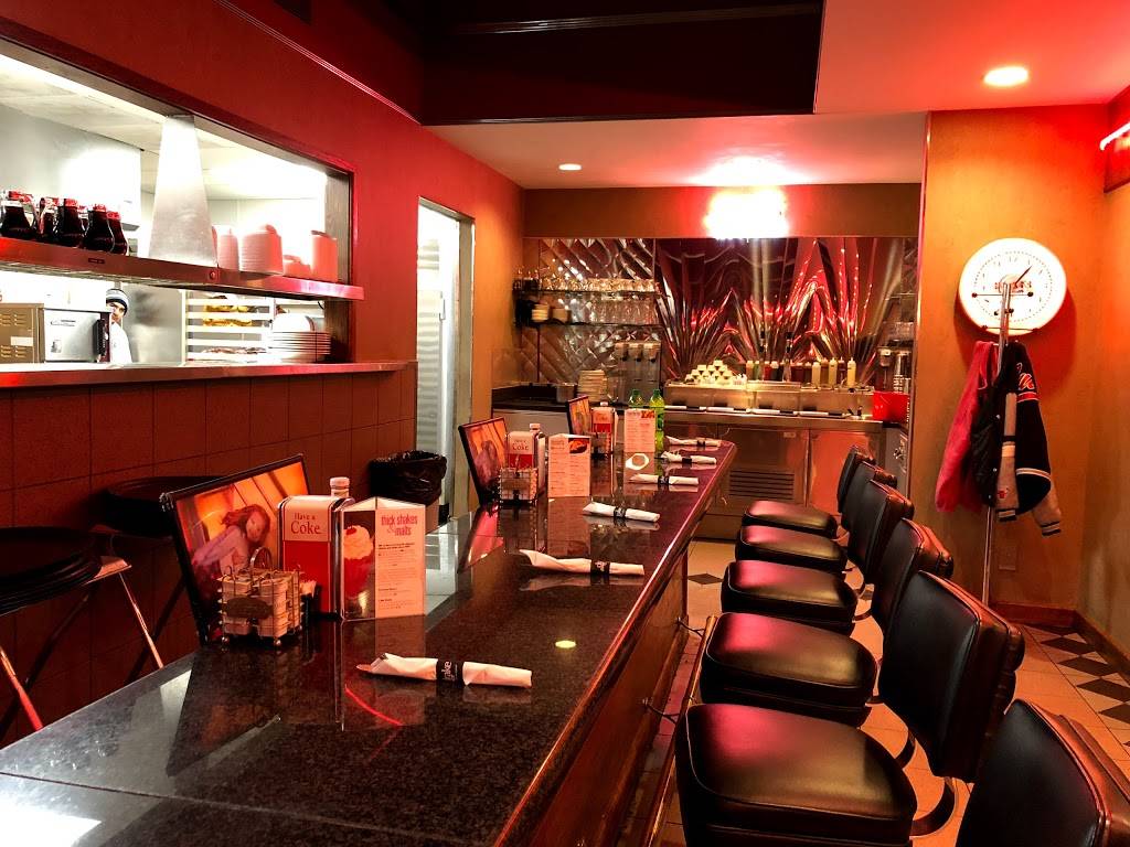 Drake Diner | restaurant | 1111 25th St, Des Moines, IA 50311, USA | 5152771111 OR +1 515-277-1111