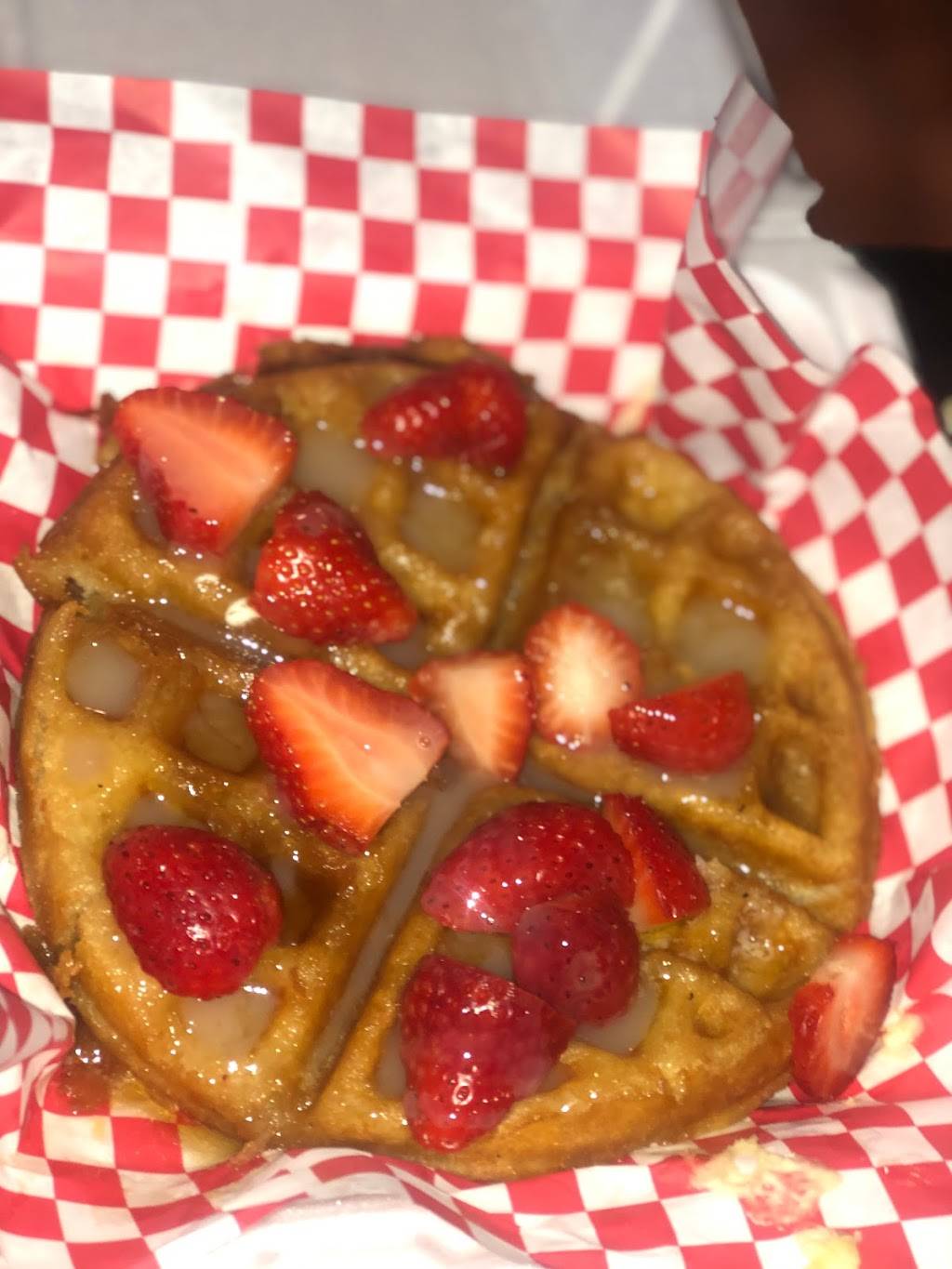 Helens Hot Chicken | restaurant | 2010 Scarritt Pl, Nashville, TN 37203, USA | 6298889972 OR +1 629-888-9972