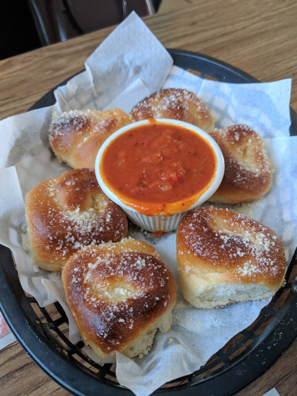 Giovannis Family Italian Restaurant | restaurant | 4050 N Bend Rd, Cincinnati, OH 45211, USA | 5133899777 OR +1 513-389-9777