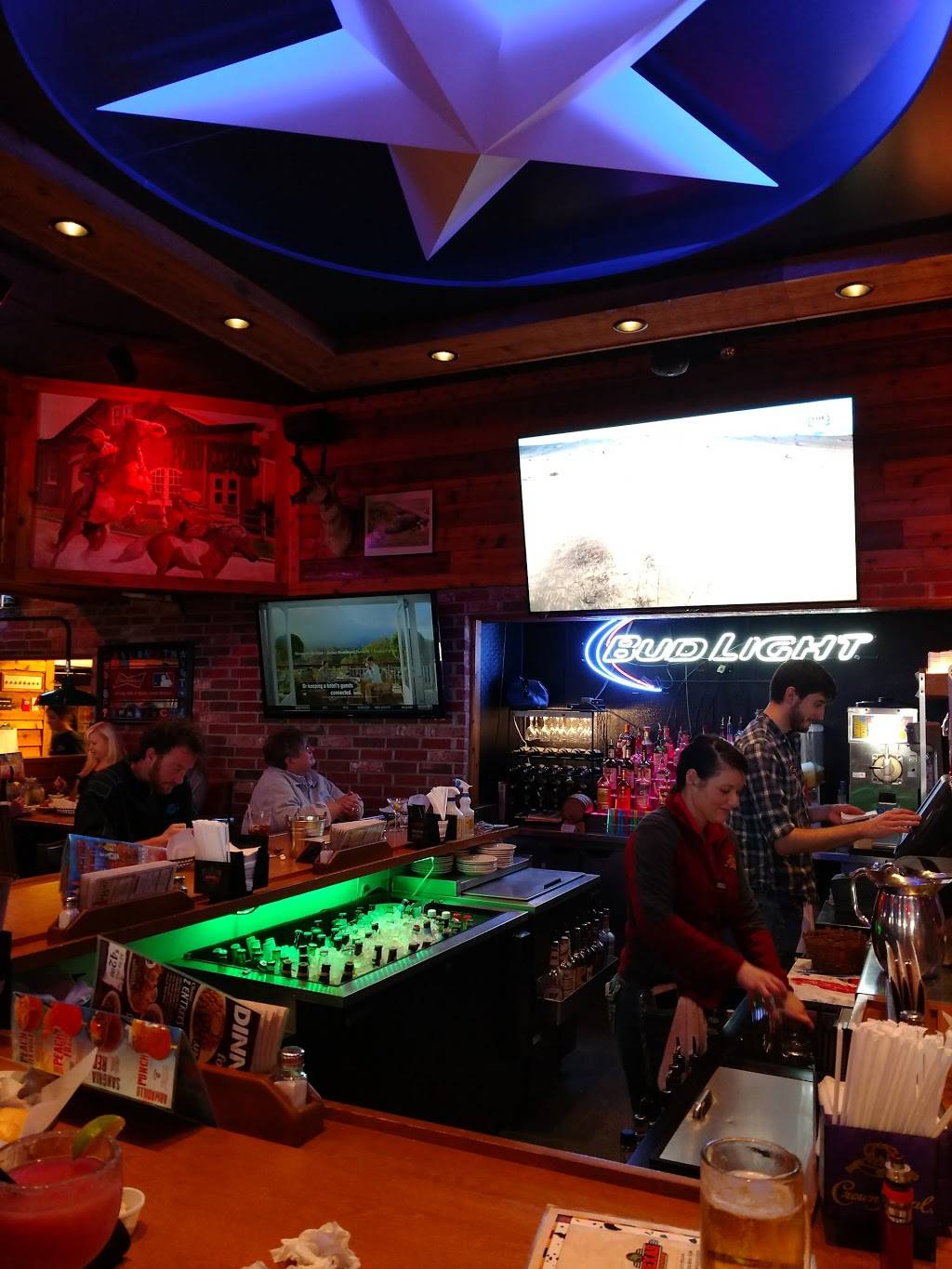 Texas Roadhouse | restaurant | 925 N Belt Hwy, St Joseph, MO 64506, USA | 8166762333 OR +1 816-676-2333