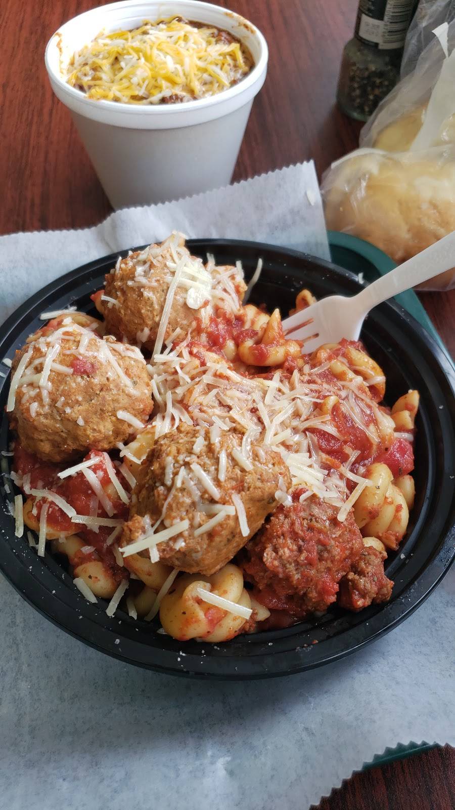 Bushel N Peck | restaurant | 120 Union St, Clinton, MA 01510, USA | 9783689012 OR +1 978-368-9012