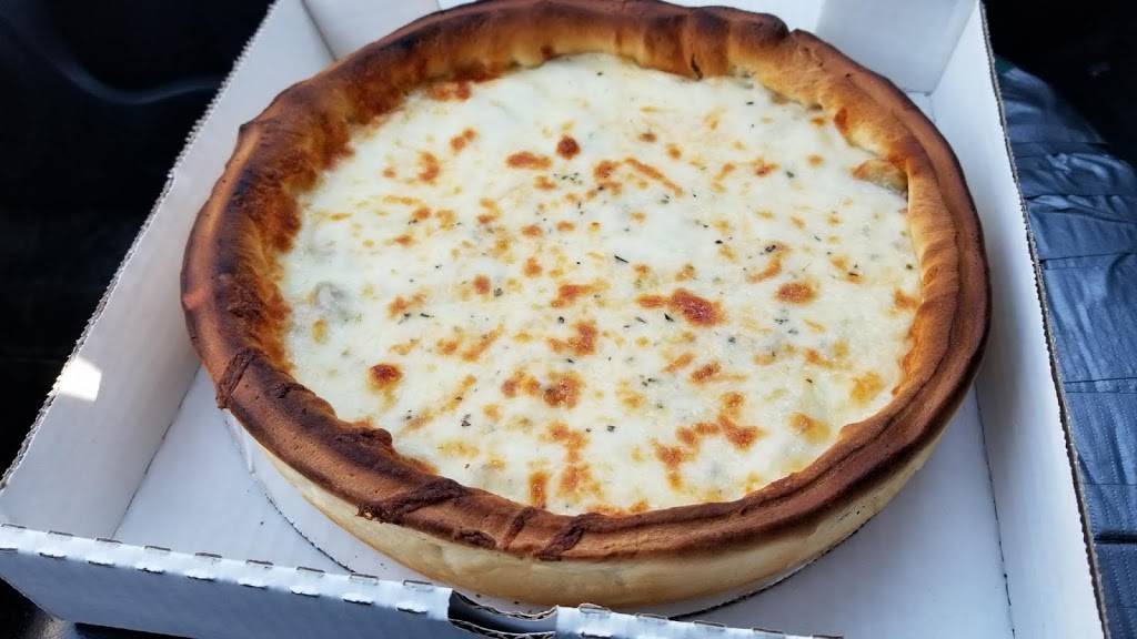 Ginos Pizzeria & Bar | restaurant | 701 Broadway, Wisconsin Dells, WI 53965, USA | 6086782299 OR +1 608-678-2299