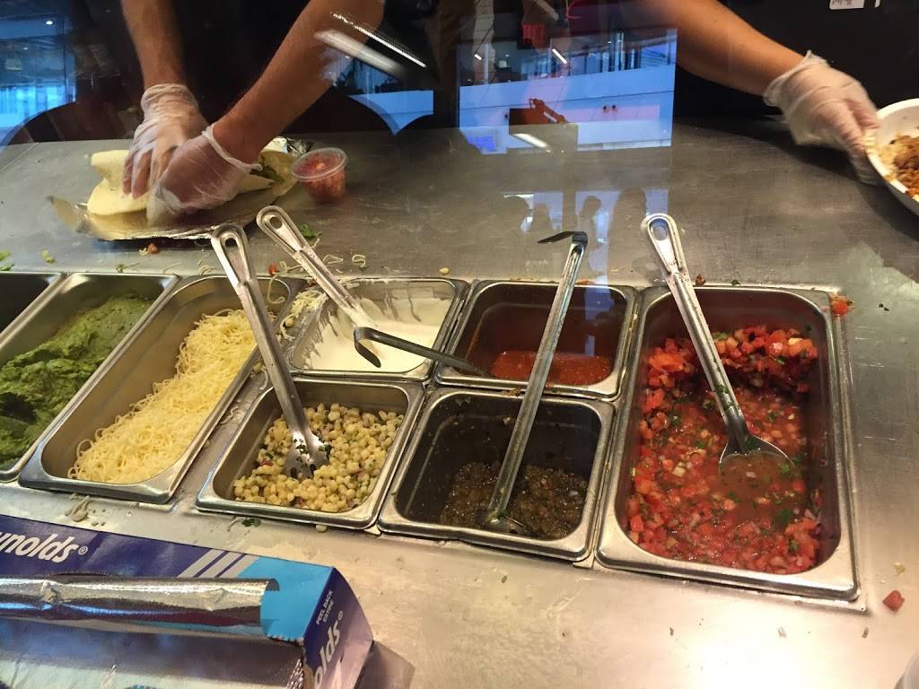 Chipotle Mexican Grill | restaurant | Washington Dulles International Airport SAARINEN CIR CONCOURSE B-52, Sterling, VA 20166, USA | 7036615018 OR +1 703-661-5018