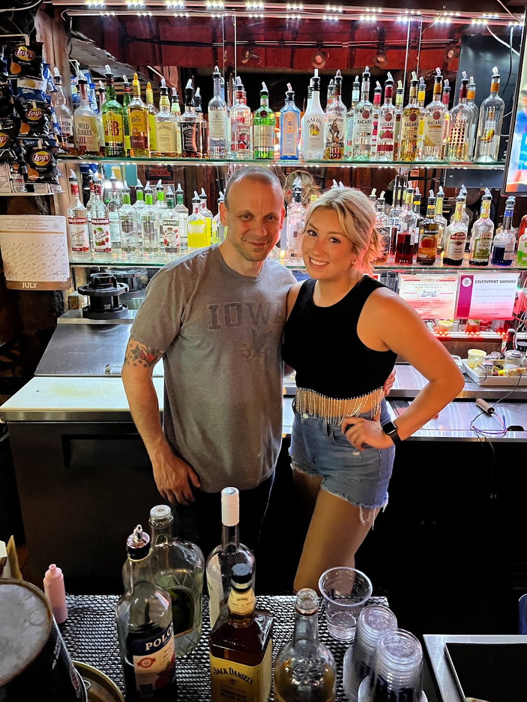 Filoneks Bar and Grill | restaurant | 6213 N Milwaukee Ave, Chicago, IL 60646, USA | 7737755010 OR +1 773-775-5010