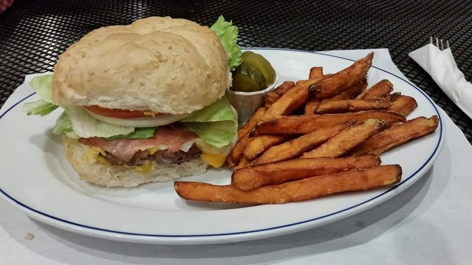 Park Side Pub | restaurant | 5016 Erling Ave, McFarland, WI 53558, USA | 6088386045 OR +1 608-838-6045