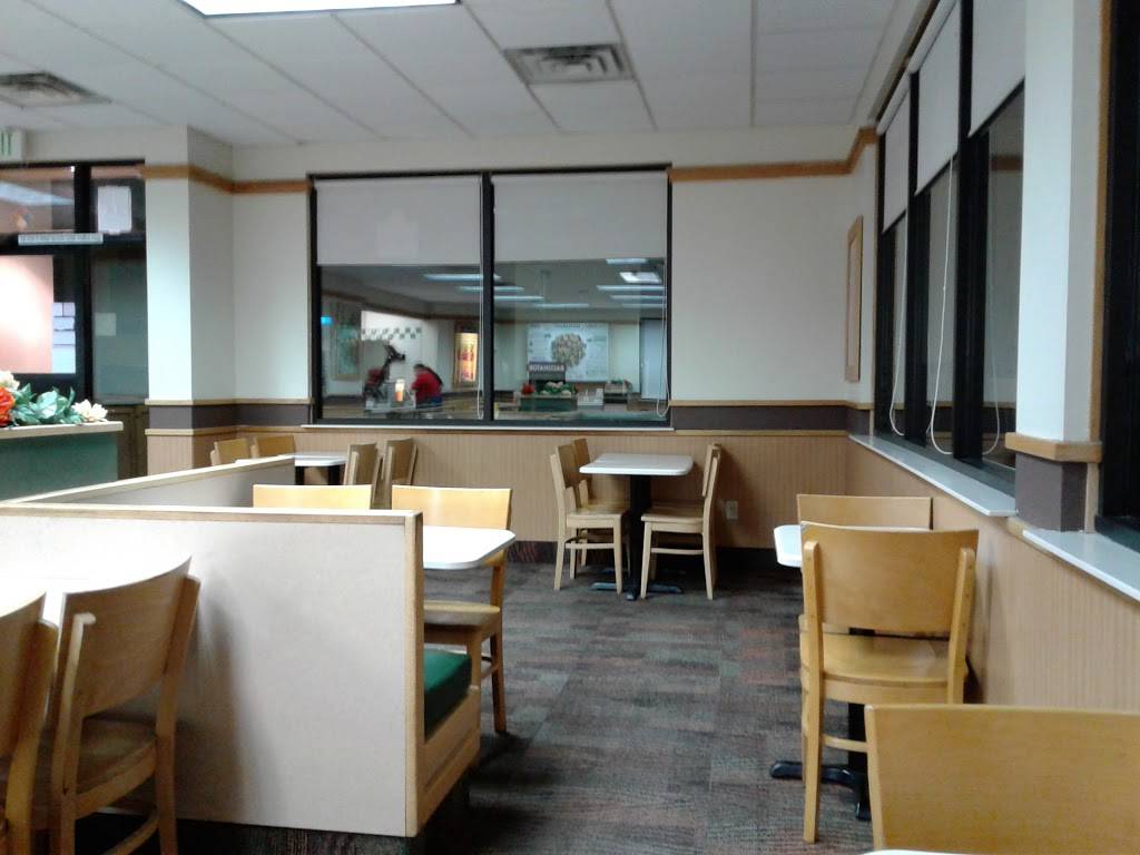 Wendys | restaurant | 14303 Bear Valley Rd, Victorville, CA 92392, USA | 7609567973 OR +1 760-956-7973