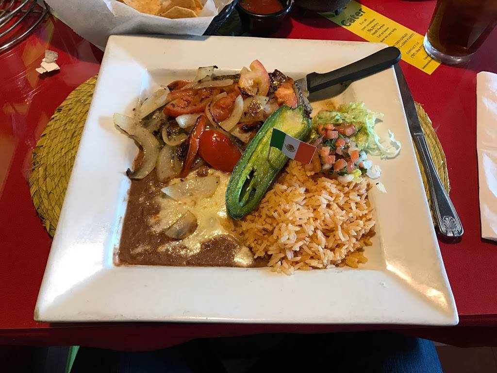 Los Tres Chiles | restaurant | 2765 Yulupa Ave, Santa Rosa, CA 95405, USA | 7073045724 OR +1 707-304-5724