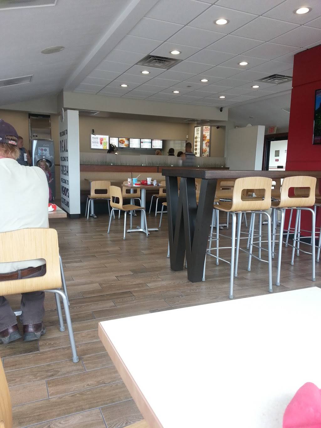 Wendys | restaurant | 6330 Brookpark Rd, Cleveland, OH 44129, USA | 2166616636 OR +1 216-661-6636