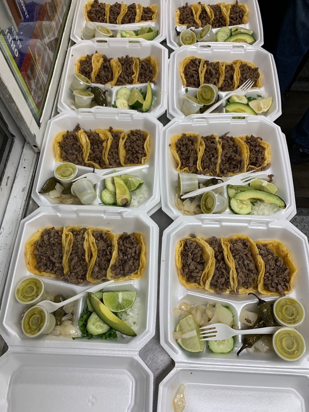 Mini Tacos Los Dos Hermanos Food Truck | restaurant | 6214 Randolph Blvd, San Antonio, TX 78233, USA | 2108109978 OR +1 210-810-9978