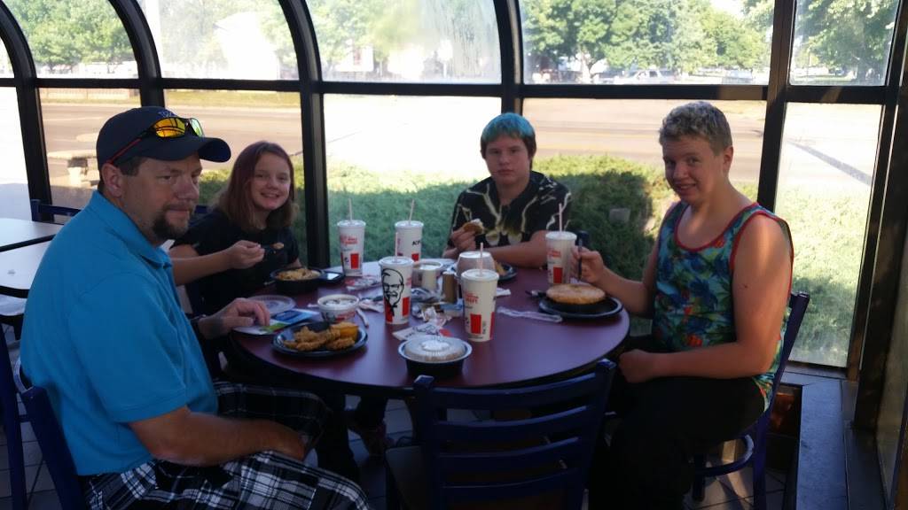 KFC | restaurant | 1804 N Webb Rd, Grand Island, NE 68803, USA | 3083811414 OR +1 308-381-1414