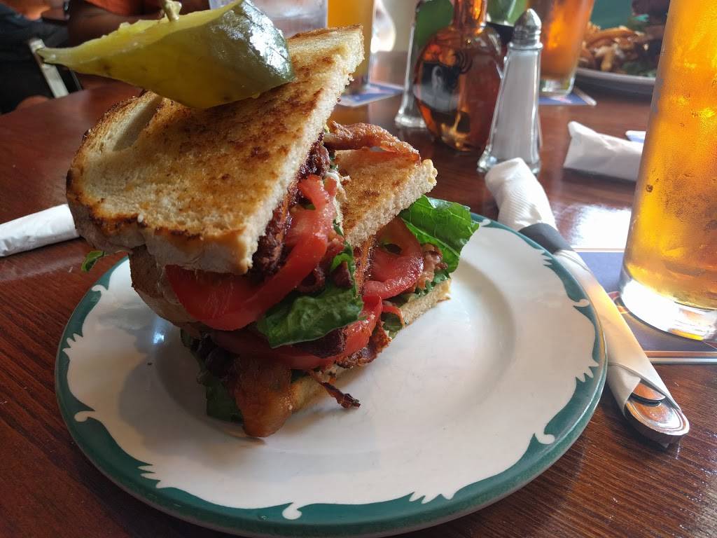 The Walkerville Tavern | restaurant | 1850 Wyandotte St E, Windsor, ON N8Y 1E3, Canada | 5192529661 OR +1 519-252-9661