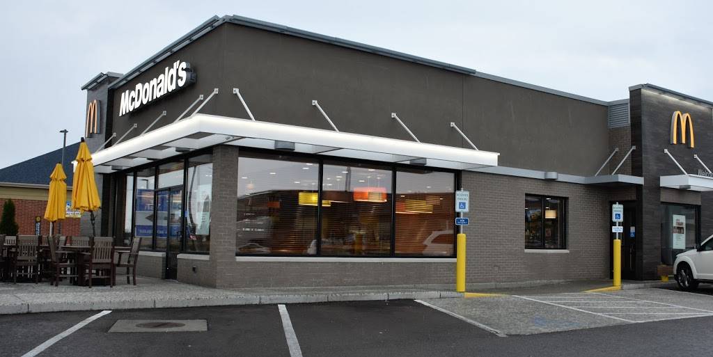 McDonalds | cafe | 1244 Geneva St, Delavan, WI 53115, USA | 2627288101 OR +1 262-728-8101