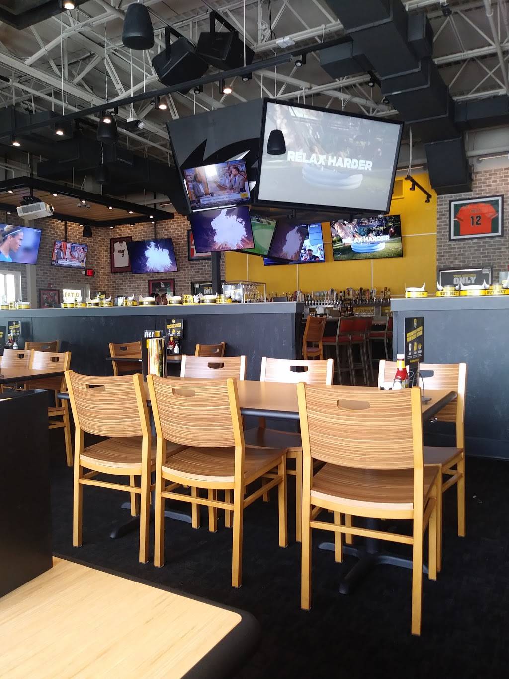 Buffalo Wild Wings | meal takeaway | 2580 NE 10th Ct, Homestead, FL 33033, USA | 3052489464 OR +1 305-248-9464