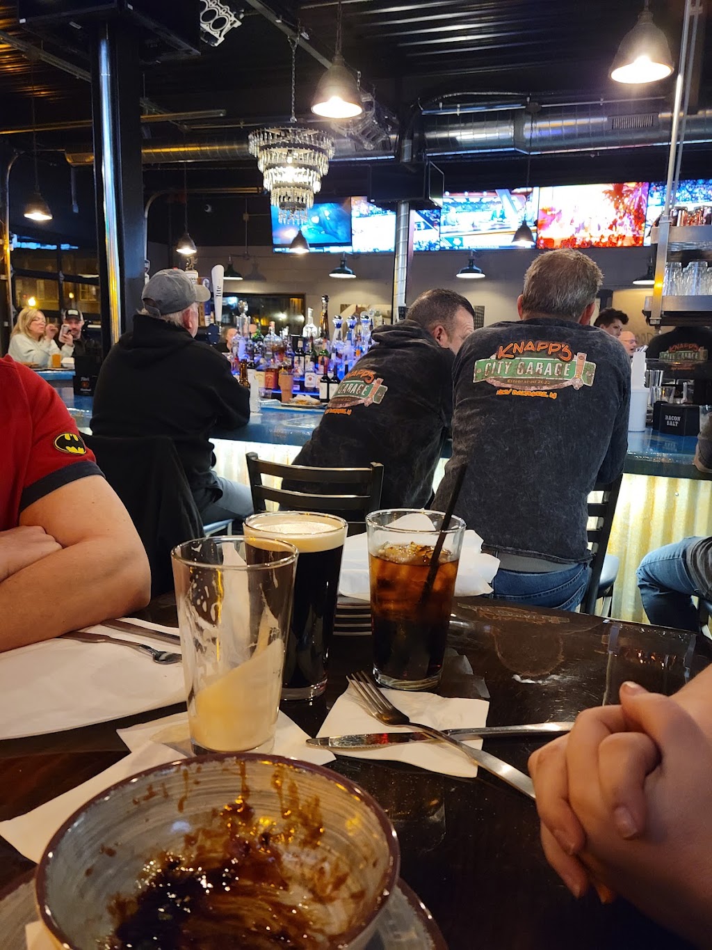 Knapps City Garage | restaurant | 36370 Main St, New Baltimore, MI 48047, USA | 5867252498 OR +1 586-725-2498