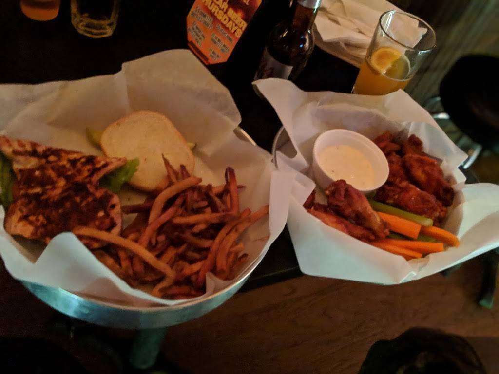 Beaumont Bar And Grill | restaurant | 2020 N Halsted St, Chicago, IL 60614, USA | 7732810177 OR +1 773-281-0177