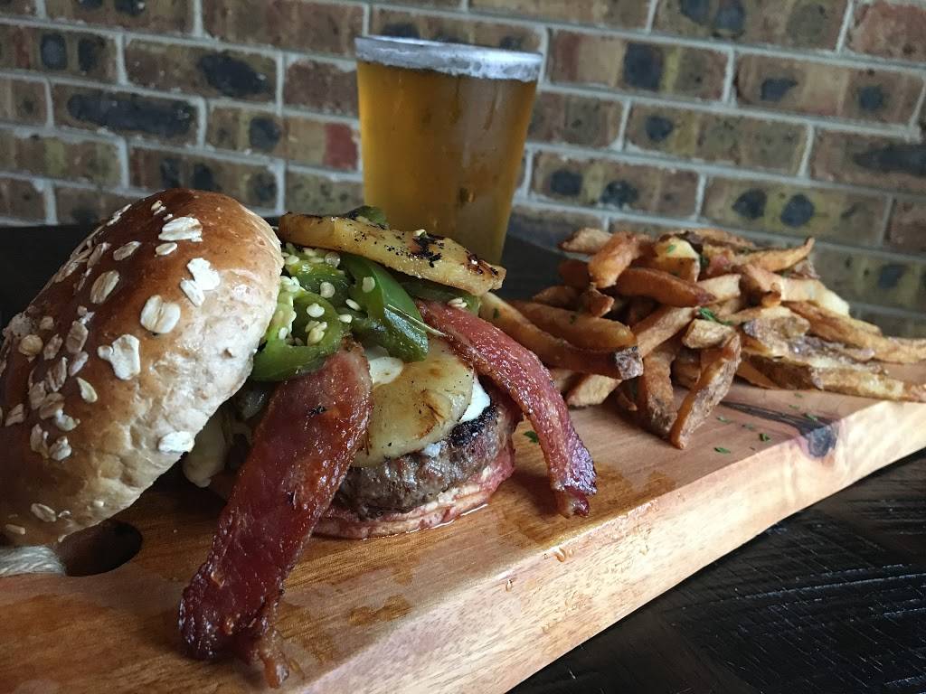 Main Street Pub | restaurant | 204 W Main St, St. Charles, IL 60174, USA | 6307975870 OR +1 630-797-5870