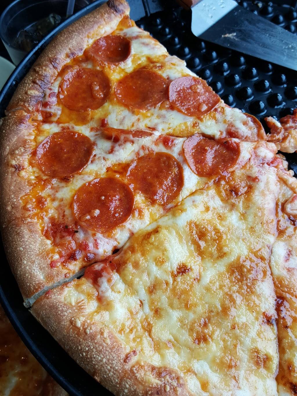 Yiannis House of Pizza | restaurant | 155 Main St, South Paris, ME 04281, USA | 2077436660 OR +1 207-743-6660